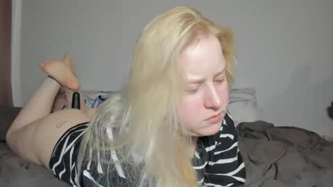 Snapshot of sherlystero chatting on 10.19.25 sher online show from 10.19.25