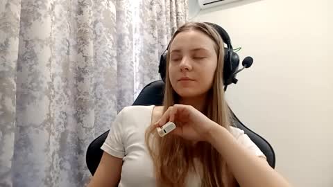 Snapshot of sherrylkeep chatting on 12.19.25 Lisa online show from 12.19.25