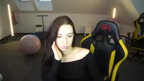 Snapshot of sheryl_elegance chatting on 10.10.25 Sheryl online show from 10.10.25