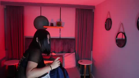 Snapshot of sheyla_hills_ chatting on 02.12.25 Sheyla online show from 02.12.25