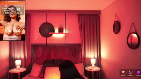 Snapshot of sheyla_hills_ chatting on 09.10.25 Sheyla online show from 09.10.25