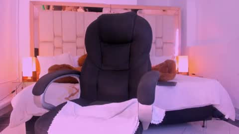 Sheyla Bakerr  online show from 01.15.25