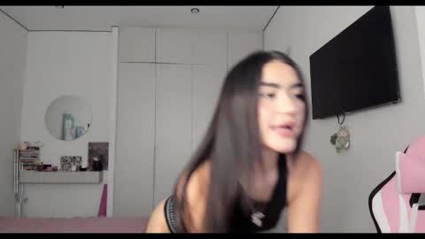 Snapshot of shineel chatting on 09.20.25 Shineel online show from 09.20.25