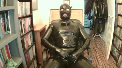 Snapshot of shinygary chatting on 01.18.26 Shiny Gary online show from 01.18.26