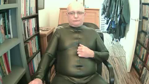 Snapshot of shinygary chatting on 02.16.26 Shiny Gary online show from 02.16.26