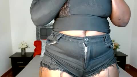 Snapshot of shiratie chatting on 05.24.26 Shirat online show from 05.24.26