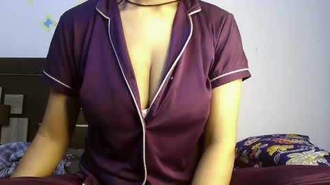 Snapshot of shiri_hot chatting on 09.29.25 Siri online show from 09.29.25