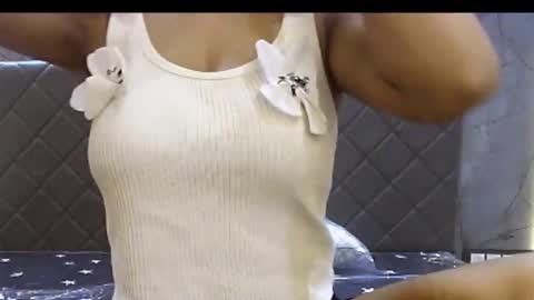 Snapshot of shiri_hot chatting on 11.17.25 Siri online show from 11.17.25