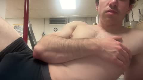 Snapshot of shirtlesshunk15 chatting on 06.01.26 shirtlesshunk15 online show from 06.01.26