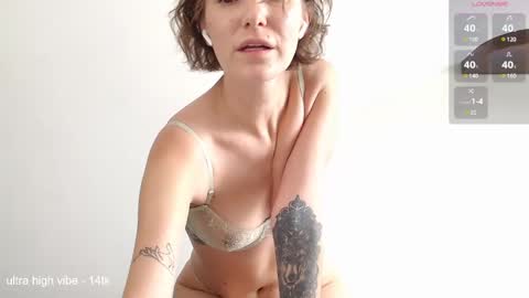 Snapshot of shoopdelang chatting on 12.18.24 Jess online show from 12.18.24