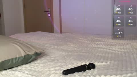 Snapshot of shoopdelang chatting on 01.25.25 Jess online show from 01.25.25