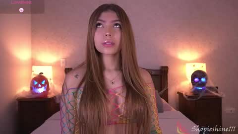 Snapshot of shopieshine chatting on 10.29.25 Sophie online show from 10.29.25