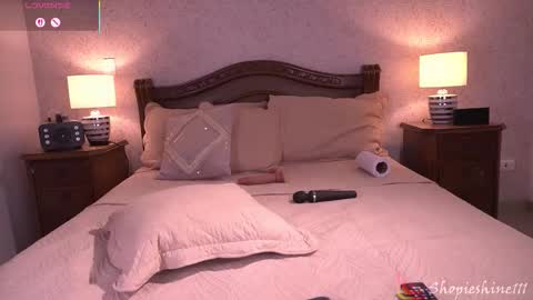 Snapshot of shopieshine chatting on 11.21.25 Sophie online show from 11.21.25