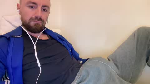 Snapshot of show_jizzness chatting on 02.04.25 show_jizzness online show from 02.04.25