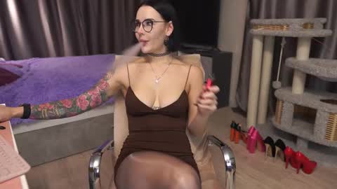 Snapshot of show_must_goon chatting on 11.26.25 Anna online show from 11.26.25