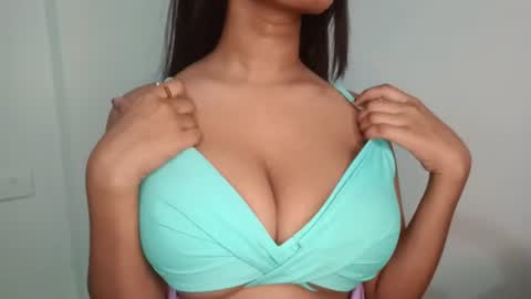 Snapshot of shreya_07 chatting on 06.10.26 shreya_07 online show from 06.10.26