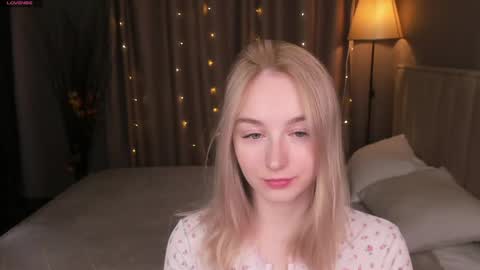 Snapshot of shy__polly chatting on 04.26.26 Polly online show from 04.26.26