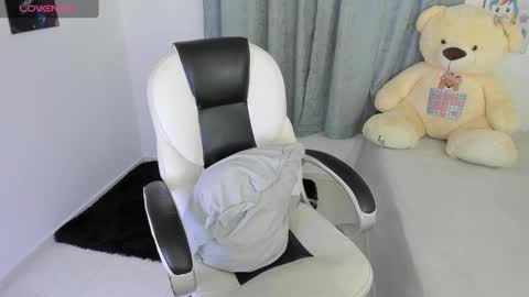 Nahomy online show from 12.28.24