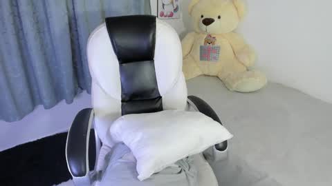 Nahomy online show from 03.11.25