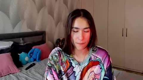 Snapshot of shy_bambiii chatting on 11.14.25 Mika online show from 11.14.25