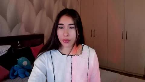 Snapshot of shy_bambiii chatting on 11.17.25 Mika online show from 11.17.25