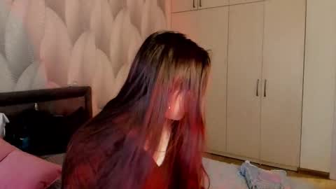 Snapshot of shy_bambiii chatting on 12.17.25 Mika online show from 12.17.25