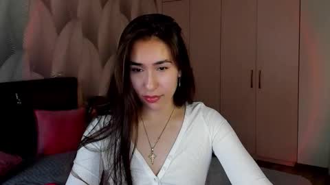 Snapshot of shy_bambiii chatting on 12.21.25 Mika online show from 12.21.25