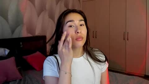 Snapshot of shy_bambiii chatting on 12.22.25 Mika online show from 12.22.25