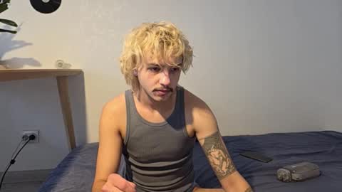 Snapshot of shy_boy17 chatting on 02.09.26 your shy boy online show from 02.09.26