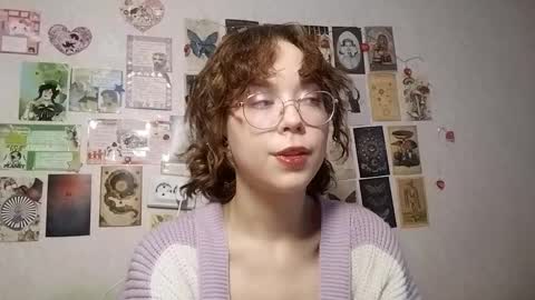 Snapshot of shy_kiss_twinkle_bloop chatting on 10.01.25 Milena online show from 10.01.25