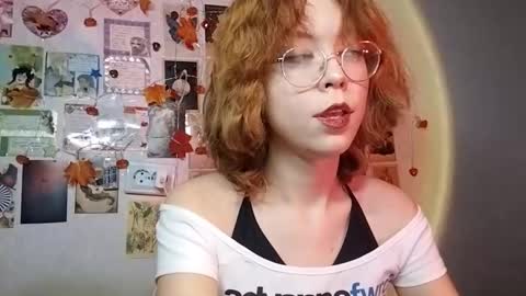 Snapshot of shy_kiss_twinkle_bloop chatting on 11.10.25 Milena online show from 11.10.25