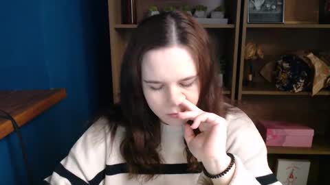 Snapshot of shy_lil chatting on 12.17.25 shy_lil online show from 12.17.25