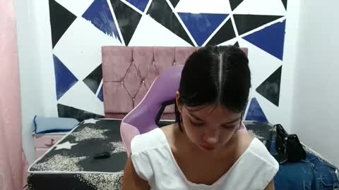 Snapshot of shy_luna18 chatting on 11.28.25 luna online show from 11.28.25