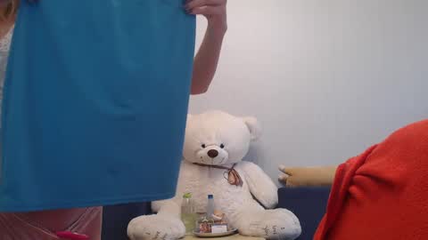 Snapshot of shy_moony chatting on 03.31.26 just Alex online show from 03.31.26