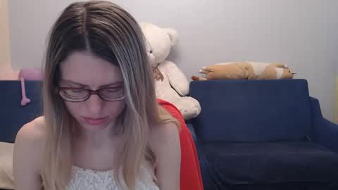 Snapshot of shy_moony chatting on 04.24.26 just Alex online show from 04.24.26