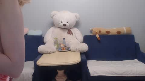 Snapshot of shy_moony chatting on 05.22.26 just Alex online show from 05.22.26