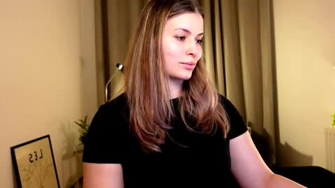 shy_nerd_babyy online show from 02.04.25