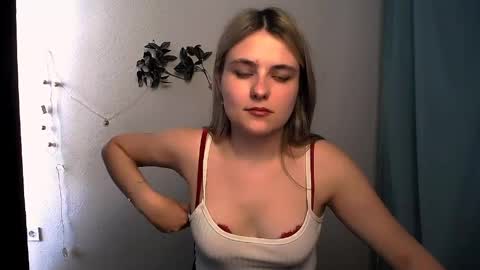 Snapshot of shy_sabrina_ chatting on 05.08.26 shy_sabrina_ online show from 05.08.26
