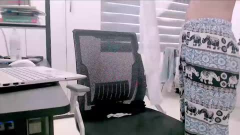 shyn_22 online show from 04.19.26