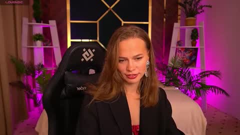 Snapshot of shyysiren chatting on 10.24.25 shyysiren online show from 10.24.25