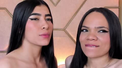 Siara and Zoe tattoo online show from 12.12.24