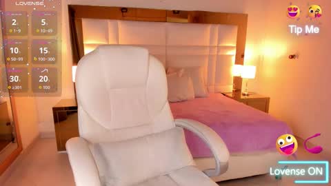 Snapshot of siennaa_rose chatting on 10.13.25 Sienna online show from 10.13.25