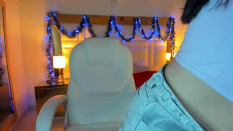 Snapshot of siennaa_rose chatting on 11.24.25 Sienna online show from 11.24.25