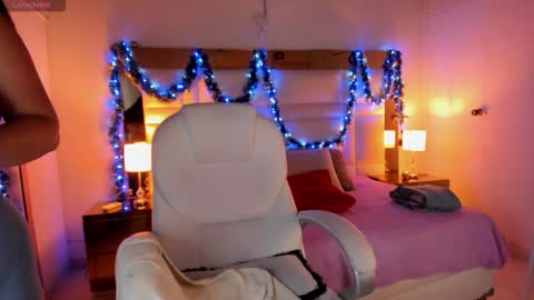 Snapshot of siennaa_rose chatting on 11.25.25 Sienna online show from 11.25.25