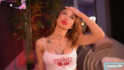 Sienna online show from 11.04.25