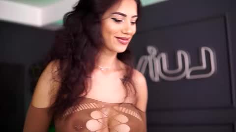 Snapshot of siennaruh chatting on 10.19.25 Sienna online show from 10.19.25