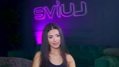 Snapshot of siennaruh chatting on 11.08.25 Sienna online show from 11.08.25