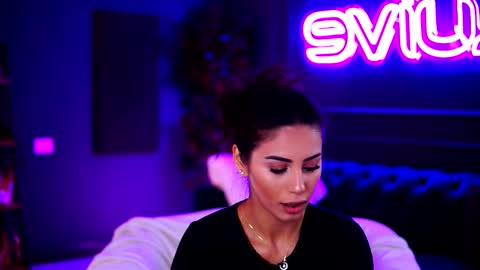 Snapshot of siennaruh chatting on 11.19.25 Sienna online show from 11.19.25