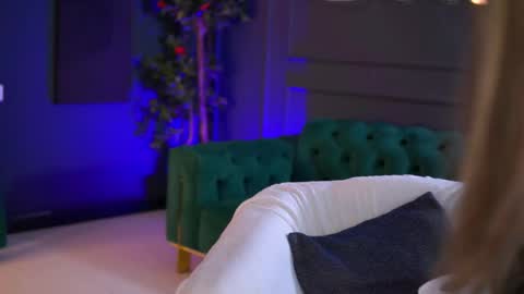 Sienna online show from 02.05.26