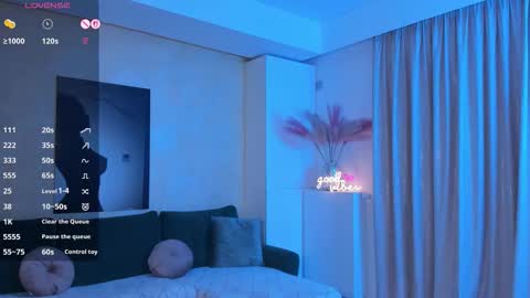 Snapshot of siennastarrr chatting on 10.24.25 Sienna online show from 10.24.25